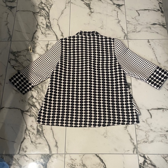 Stylish Black and White Blazer - Picture 7 of 7